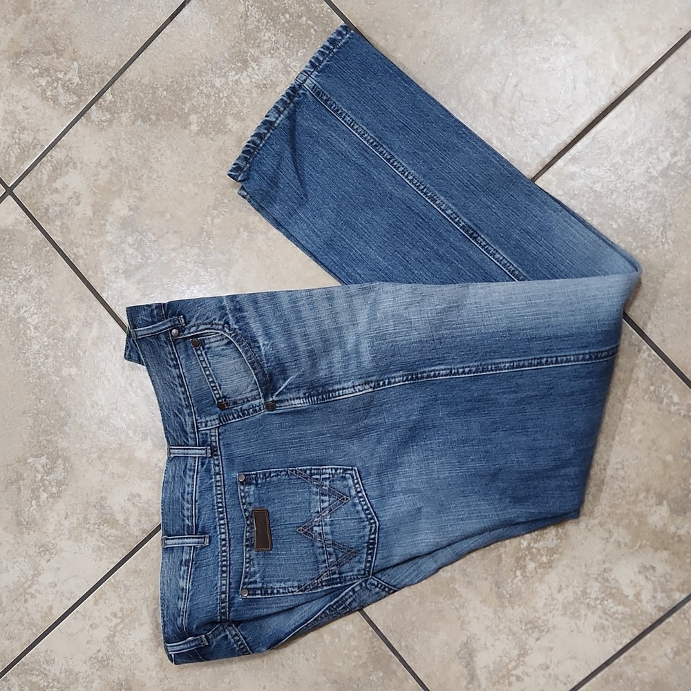Wrangler Retro Men's Slim Fit Straight Jean